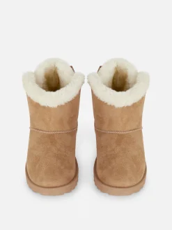 Botas Imitação Pelo Detalhe Laço