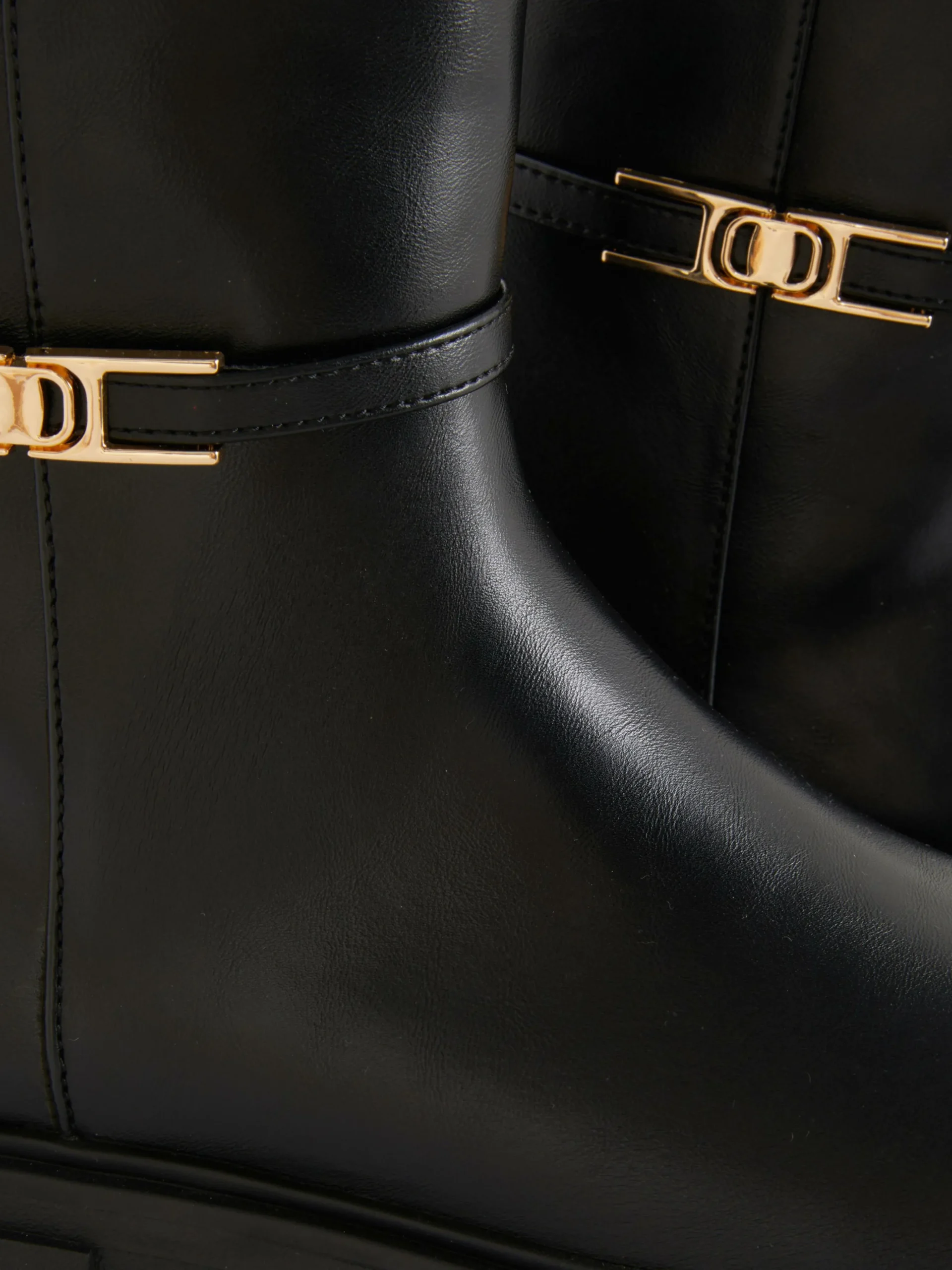 Botins Detalhe Fivela