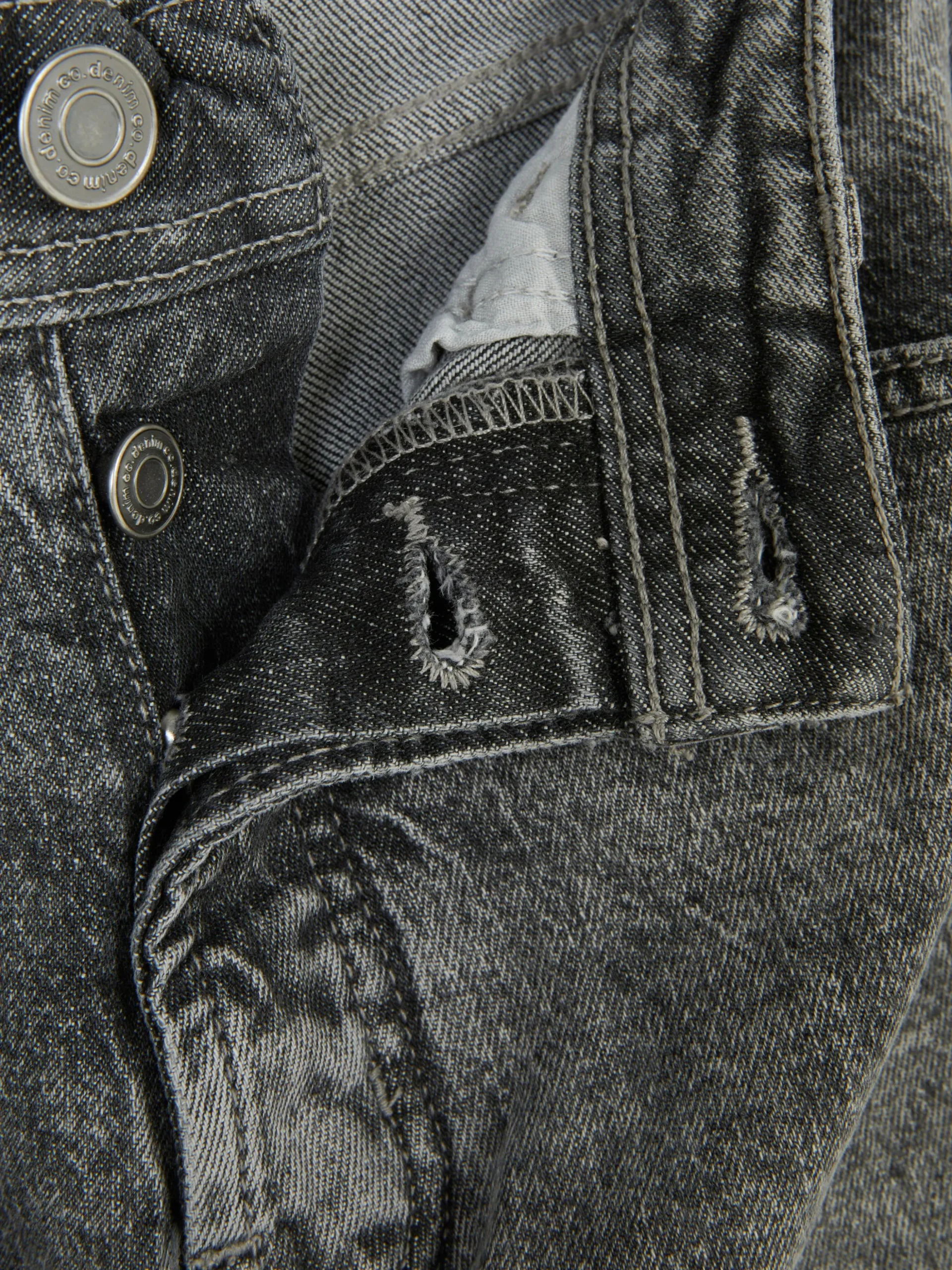 Calças Ganga Corte Perna Direita Folgada