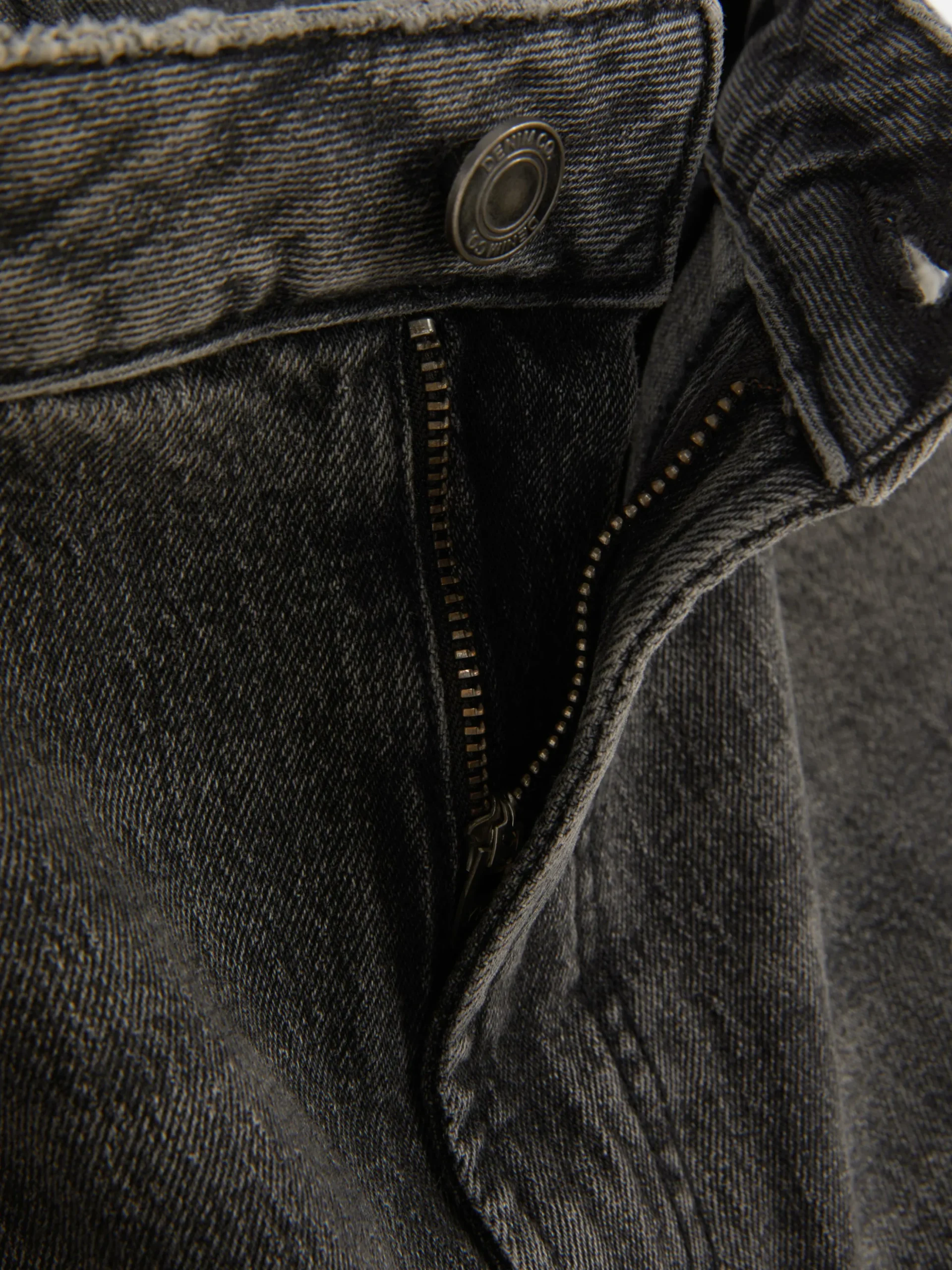 Calças Ganga Corte Perna Direita Justa