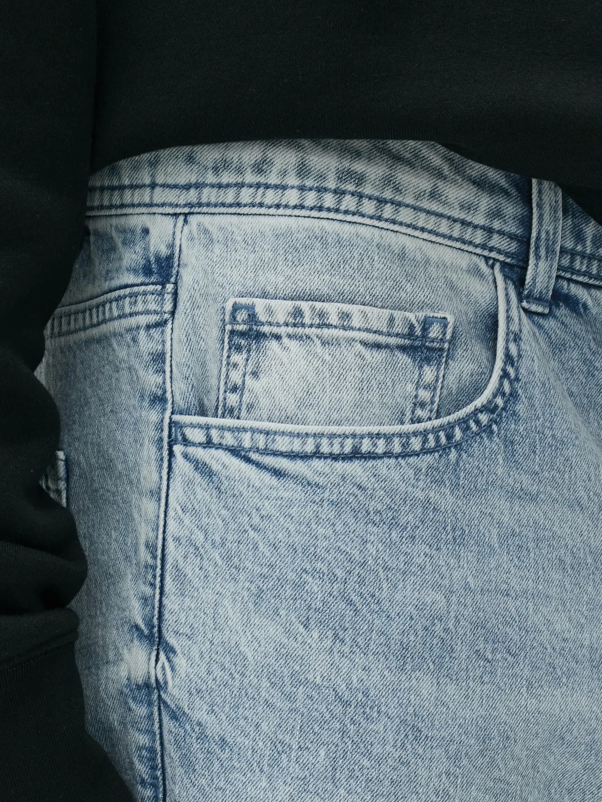 Calças Ganga Corte Perna Direita Folgada