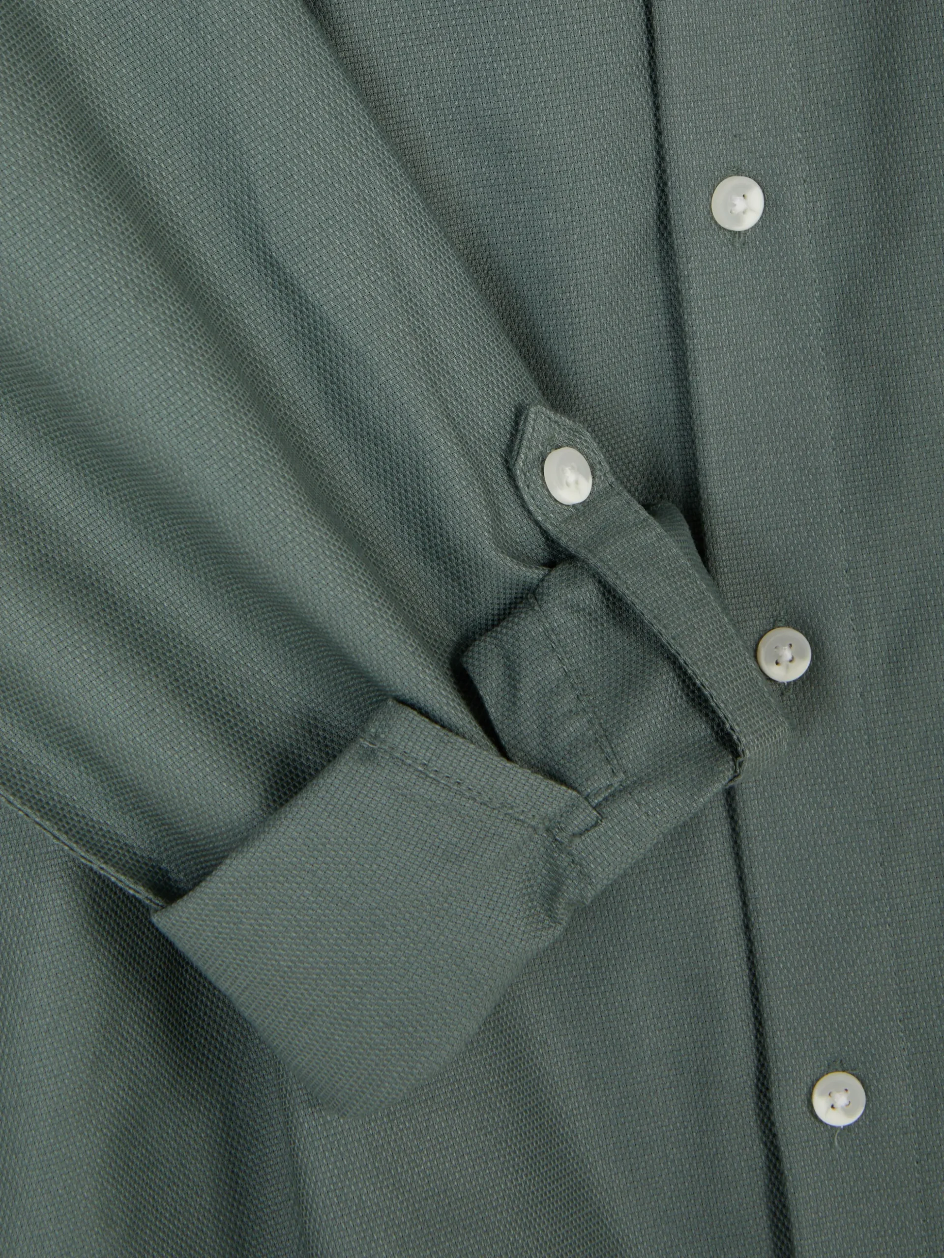 Camisa Botões Manga Enrolada