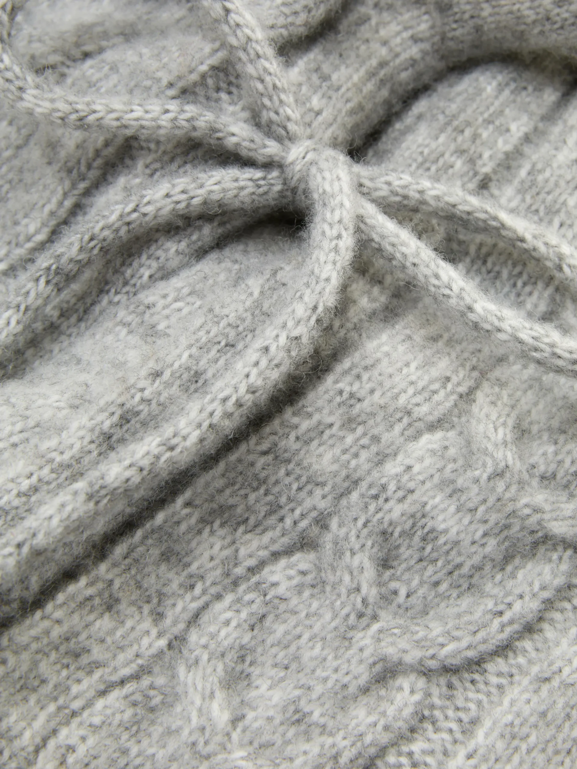 Capuz Malha Entrançada Rita Ora