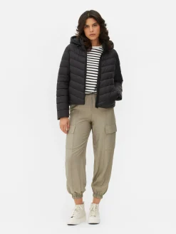 Casaco Acolchoado Leve Com Capuz