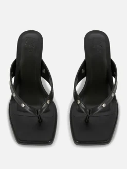 Chinelos Tachas Imitação Pele Rita Ora