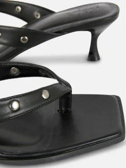 Chinelos Tachas Imitação Pele Rita Ora