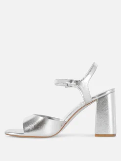 Sapatos Tacão Tira Curva Modelo Largo