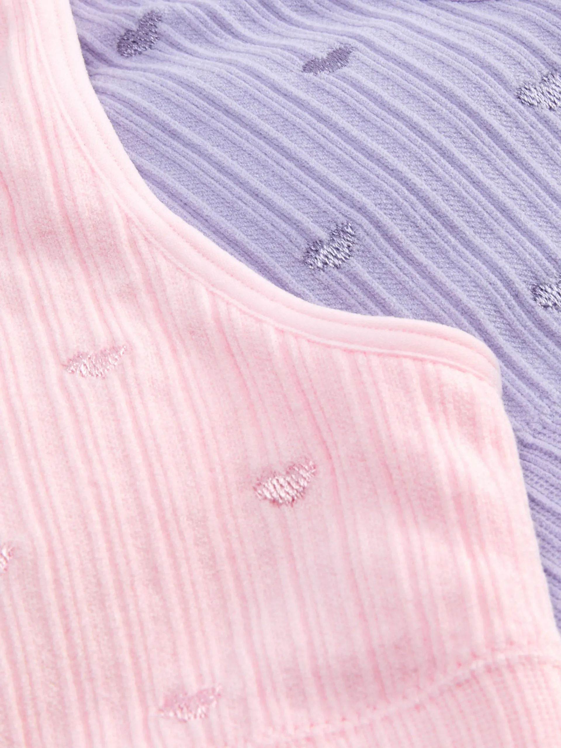 Tops S/ Mangas Curtos Bordado Coração