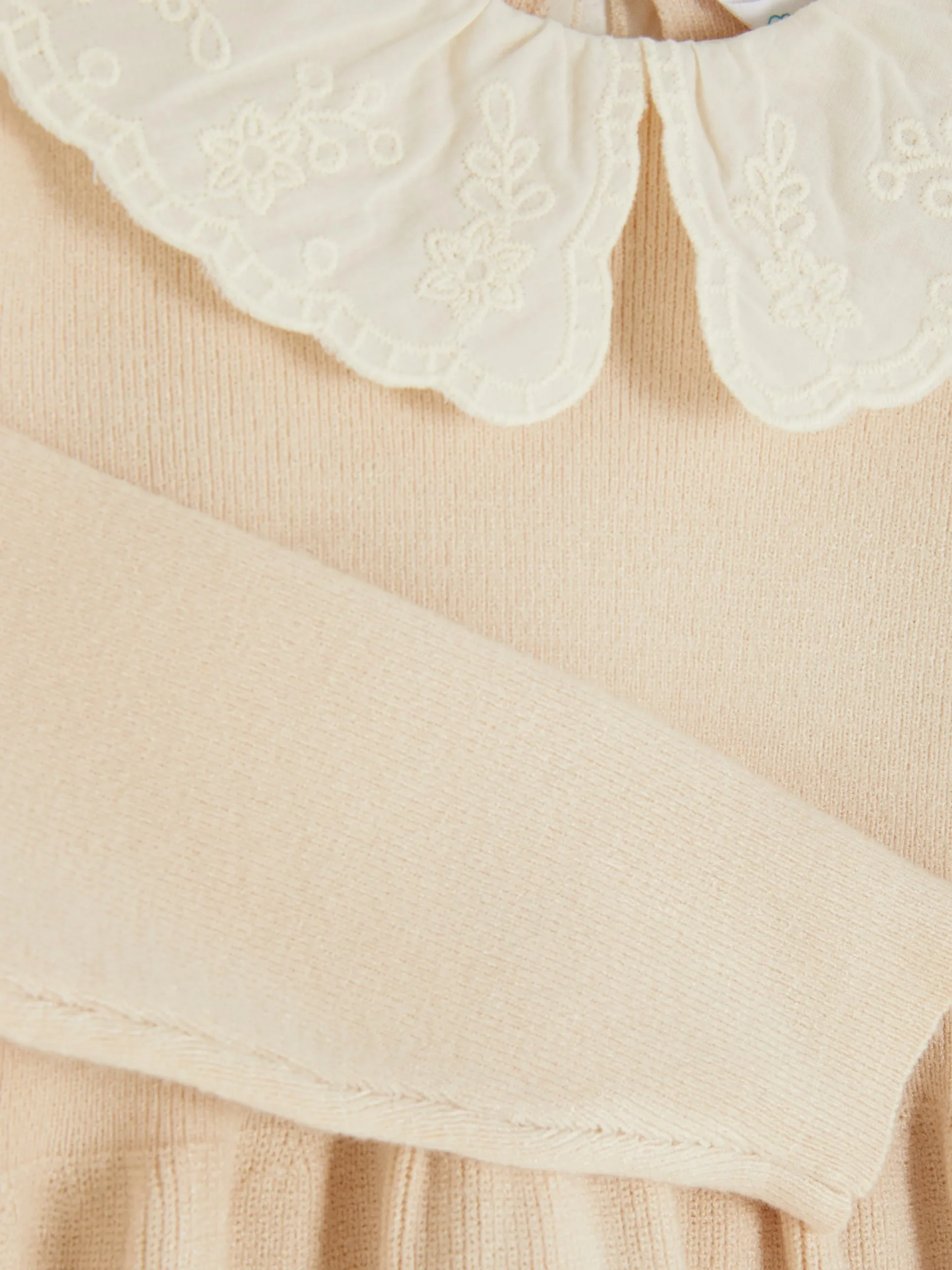 Vestido Malha Colarinho Bordado